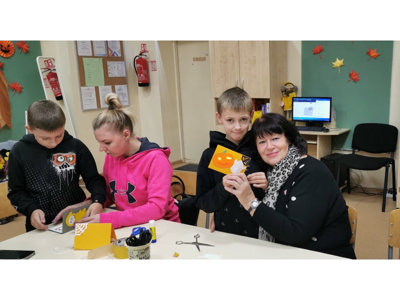 Atvērta nodarbība Apkaimes brīva laika klubā “Grīva”: vecāki un bērni STEAM radošumā