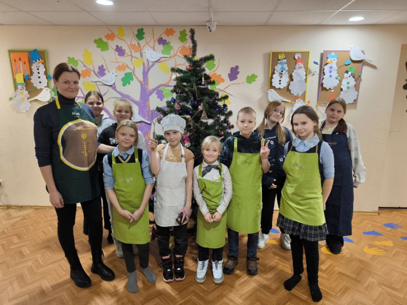 Kopīga pīrāgu cepšana brīvā laika klubā “Mezgls”