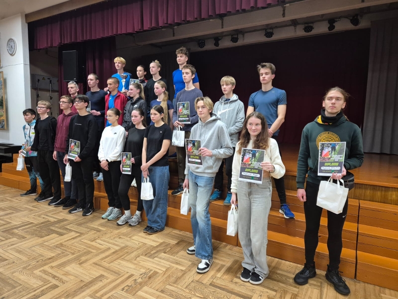 Lāčplēša dienai veltītais rogainings pulcēja 14 skolēnu komandas