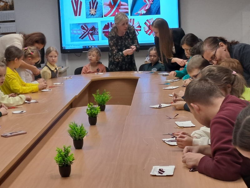 SARKANBALTSARKANO LATVIJAS KAROGA LENTĪŠU LOCĪŠANAS PASĀKUMS DAUGAVPILS PILSĒTAS BĒRNU UN JAUNIEŠU CENTRĀ “JAUNĪBA”