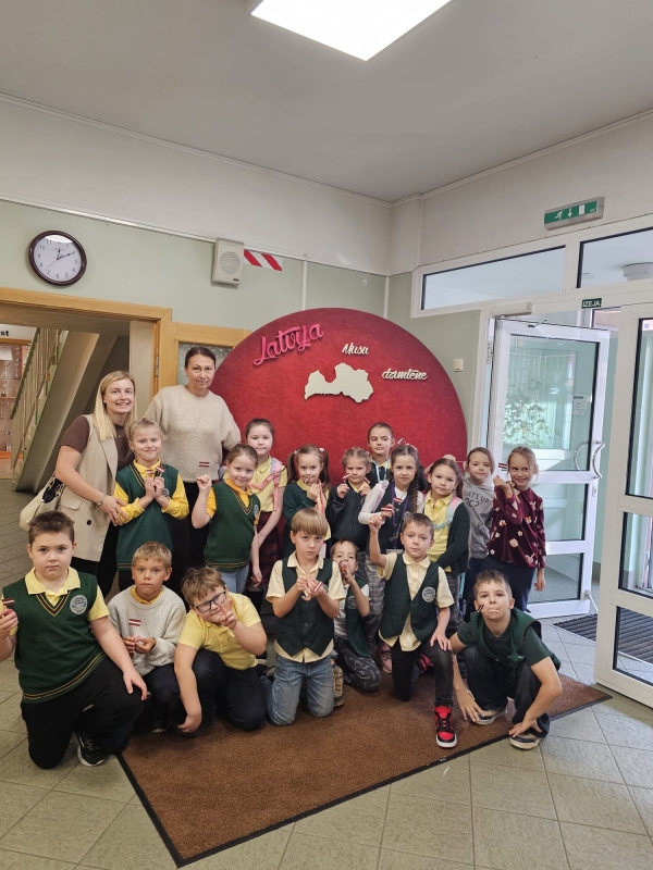 J. PILSUDSKA DAUGAVPILS VALSTS POĻU ĢIMNĀZIJAS SKOLĒNI VIESOJĀS BĒRNU UN JAUNIEŠU CENTRĀ “JAUNĪBA”