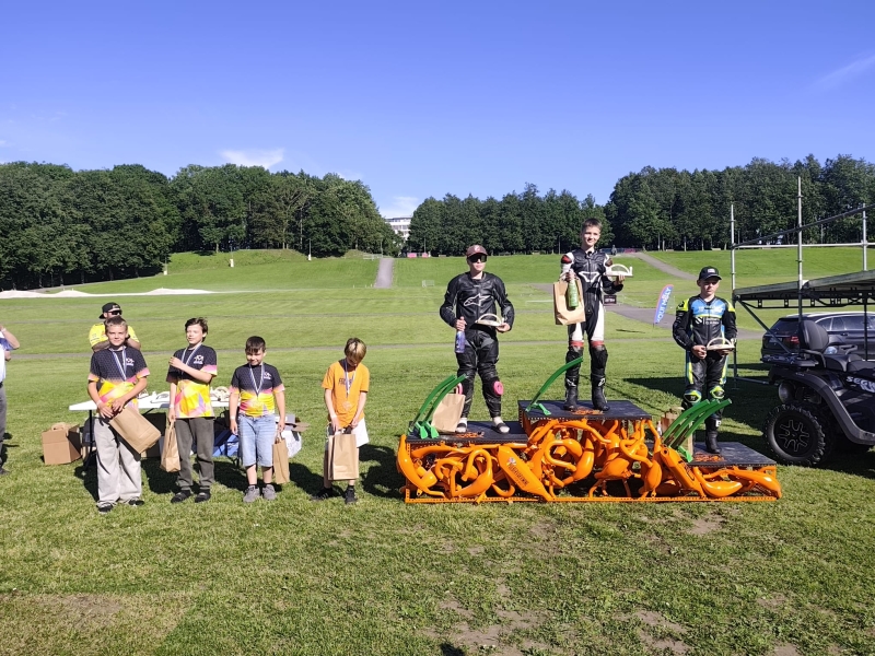 BJC “Jaunība” sportisti izcīna godalgas Latvijas un Igaunijas Supermoto čempionāta posmā Tallinā