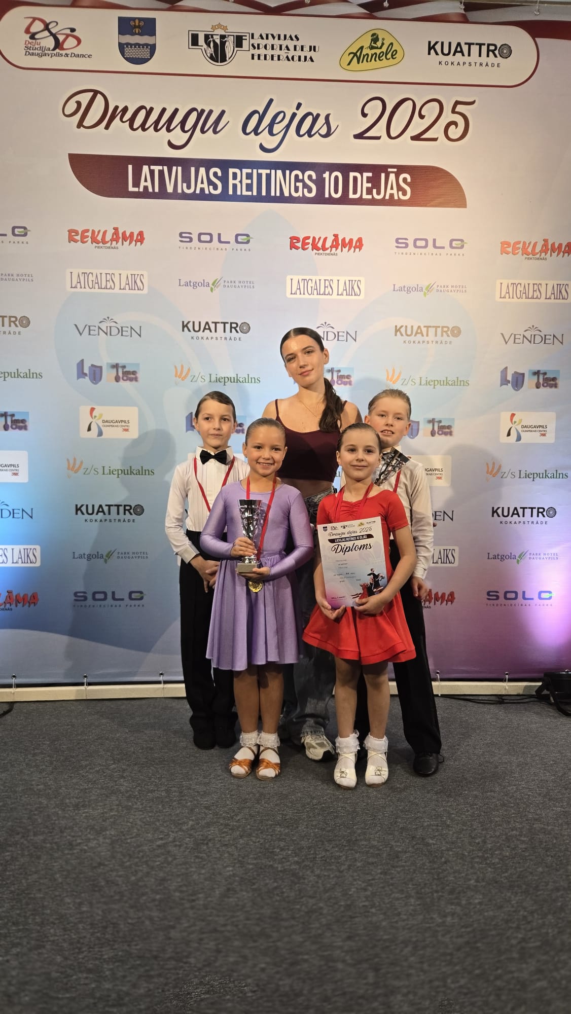 „Saulcerītes” dejotāji gūst panākumus sacensībās „Draugu dejas 2025”